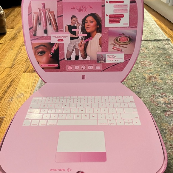 Milani Cheek Kiss Liquid Blush and Glow Kit - Picture 5 of 5